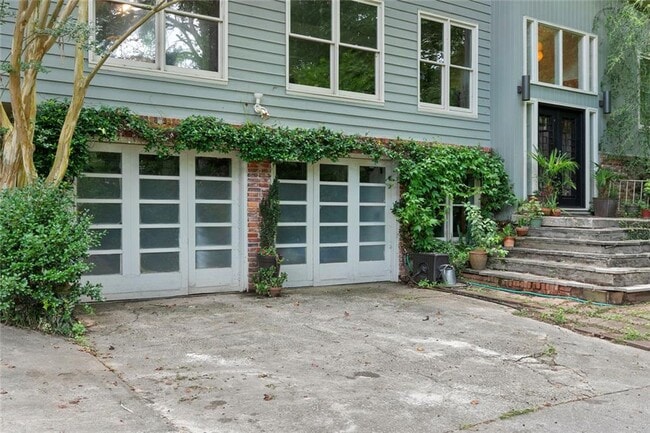 Foto del edificio - 1232 Bernadette Ln NE