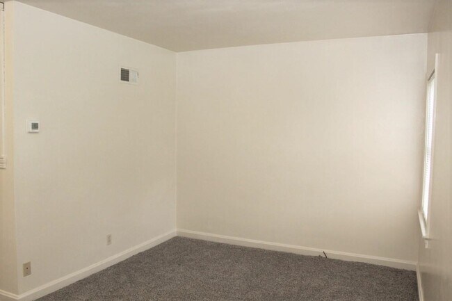 Building Photo - 1216 S Boeke Rd