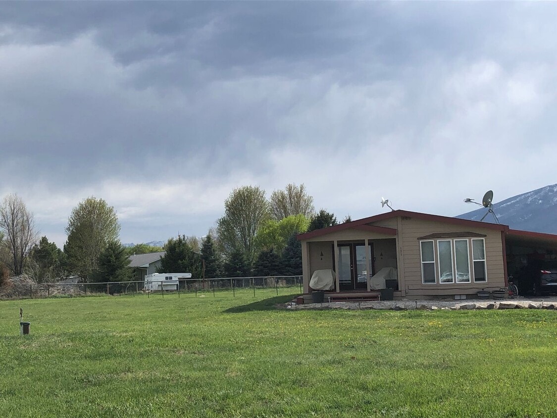 131 Goddard Ln, Hamilton, MT 59840 House Rental in Hamilton, MT