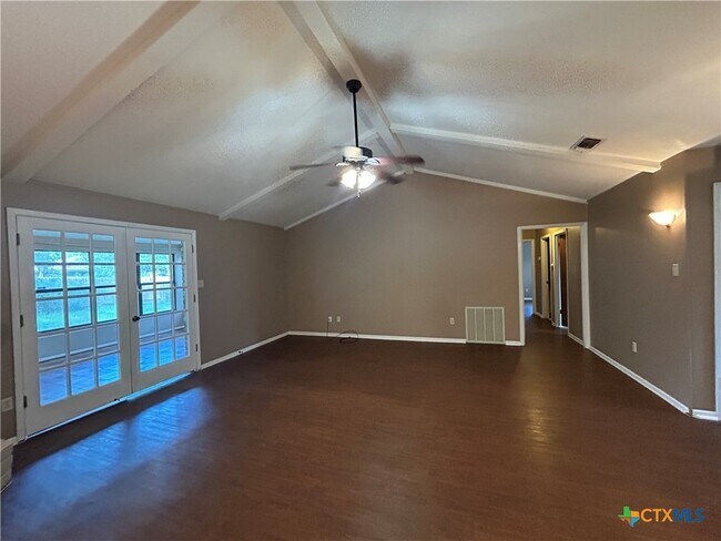 Foto del edificio - 826 Timber Dr