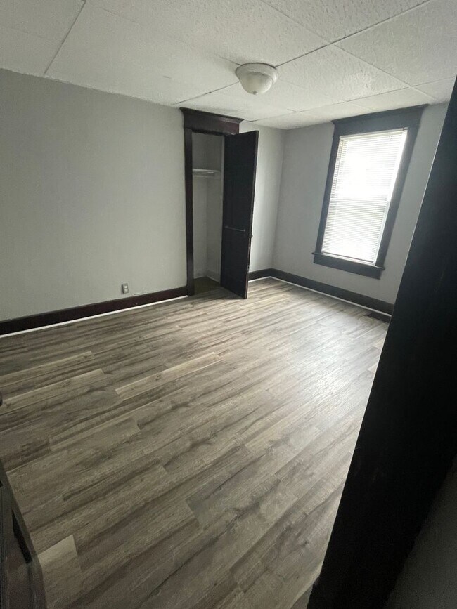 Foto del edificio - 1523 E Washington St