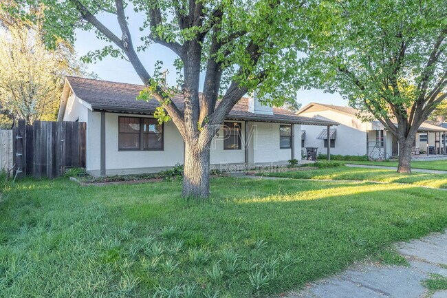 Building Photo - 1749 Christina Ave