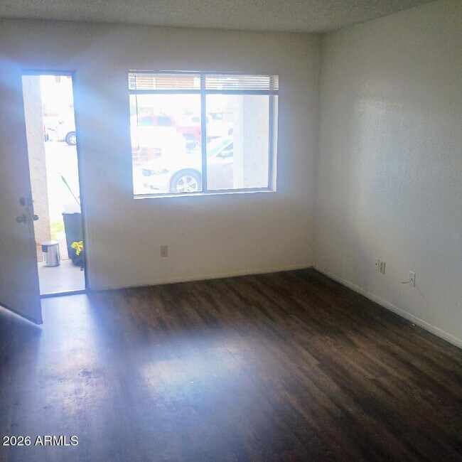 Foto del edificio - 1801 N Spring