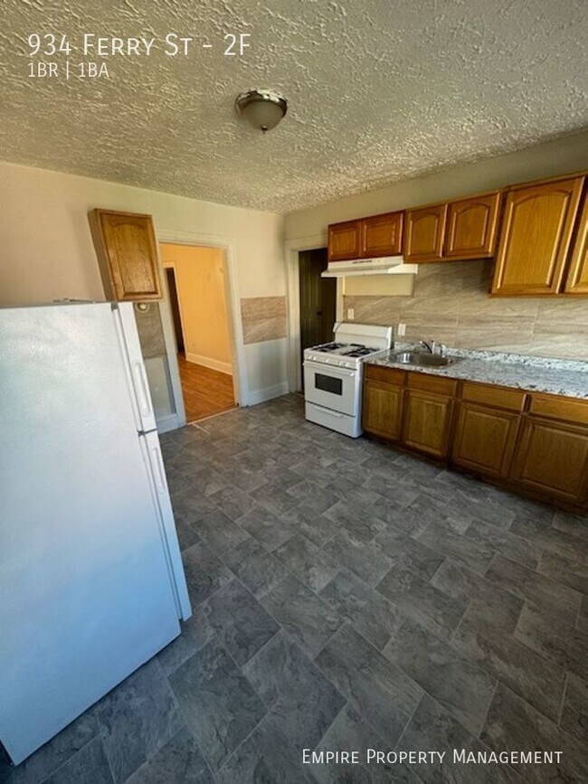Building Photo - Available Now! 1 Bedroom/1 Bathroom Home i...