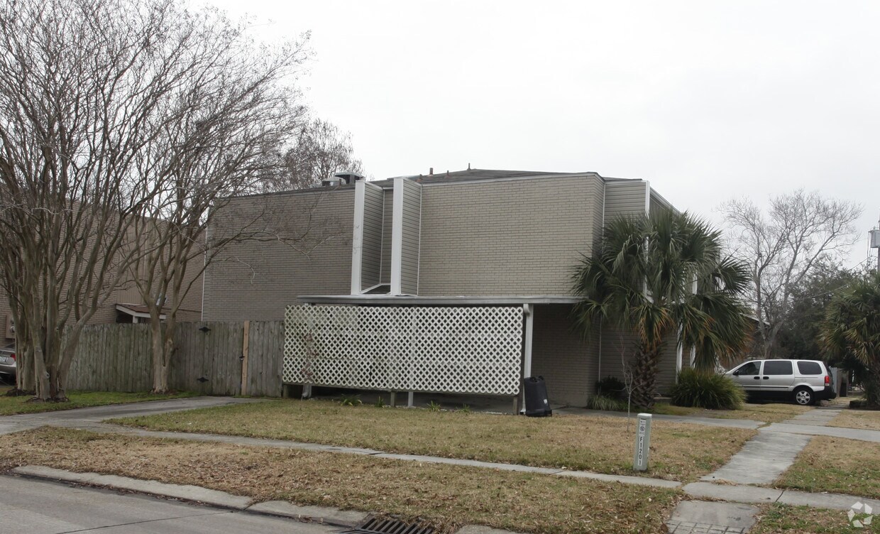 Building Photo - 1201 Carrollton Ave