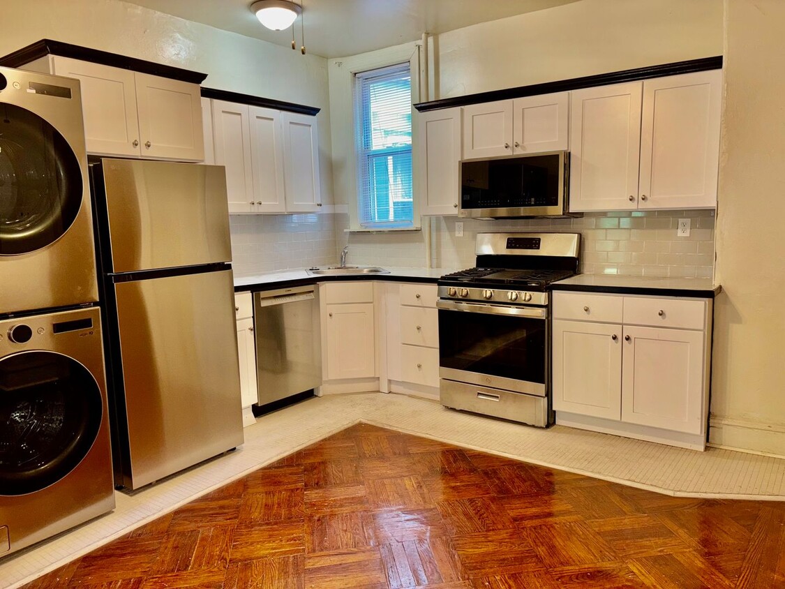 Primary Photo - 216 S 46th St
