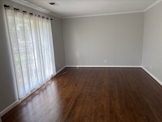 Foto del edificio - 3321 Ridgefield Dr