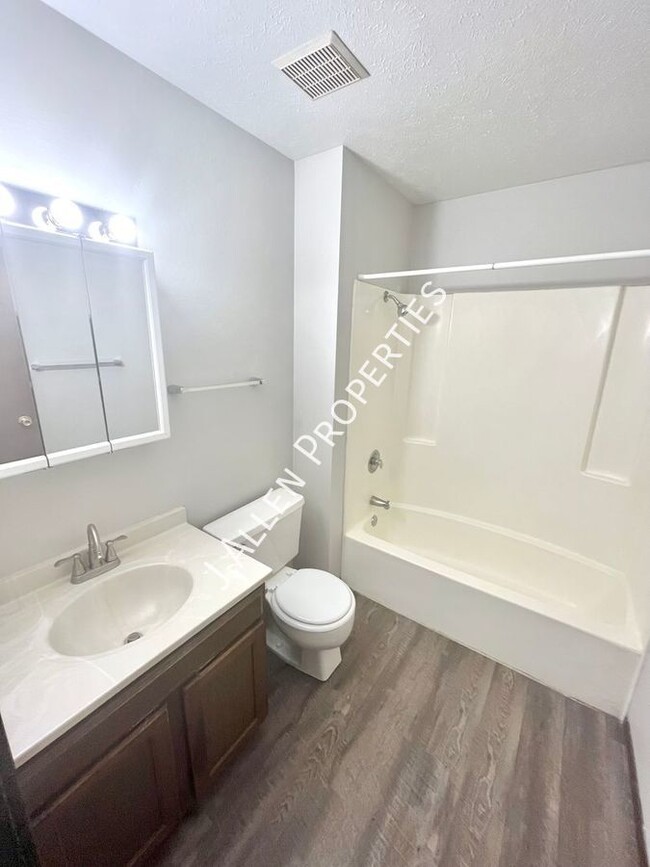 Foto del edificio - Rarely Available 1 bed, 1 bath