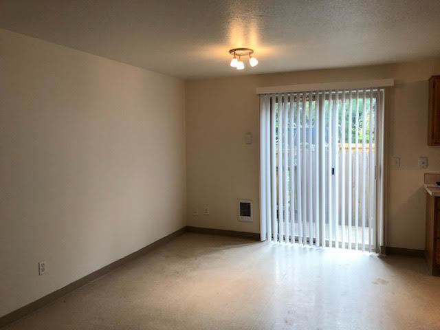 Building Photo - Fully Remodeled Three Bedroom Duplex in He...