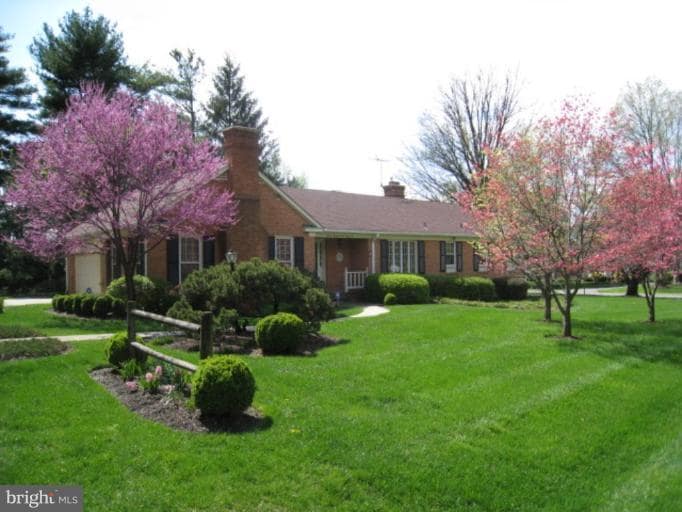 Photo - 11132 Luxmanor Rd (Rockville, MD)