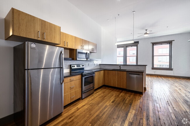 2BR, 2BA - 977SF - Kitchen - 1322 W Broad St