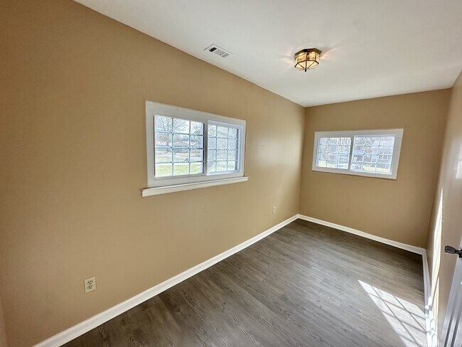 Building Photo - 5624 Cairo Ave