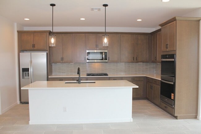 Foto del edificio - 12549 W Luxton Ln