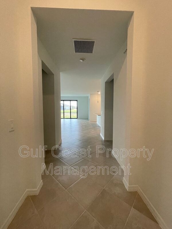 Foto del edificio - 1523 Saddlewood Cir