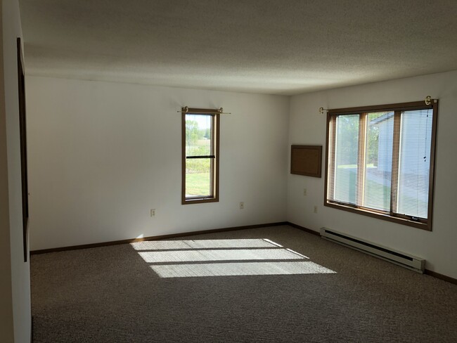 Building Photo - 208 Jersey Ln