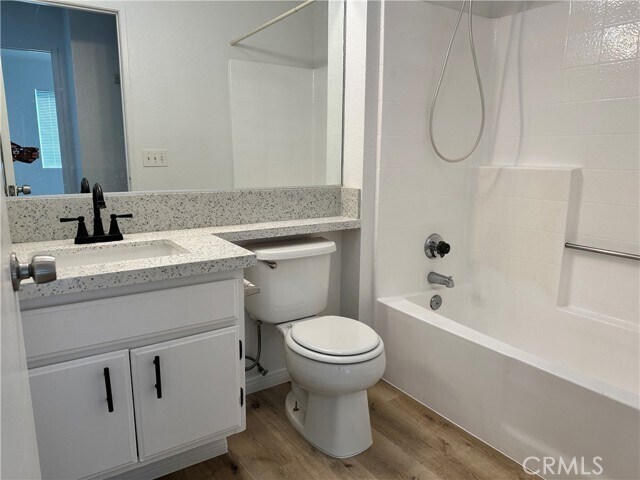 Foto del edificio - 17785 Carson Cir