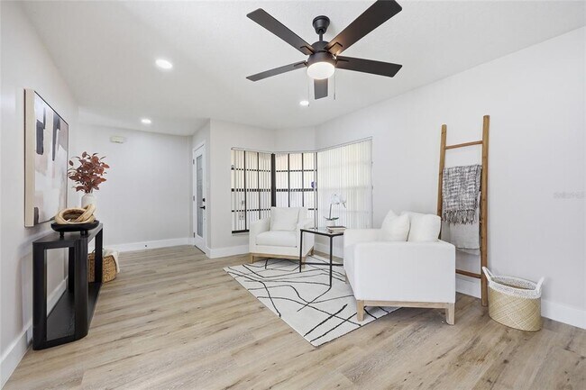 Foto del edificio - 645 Rosemere Cir