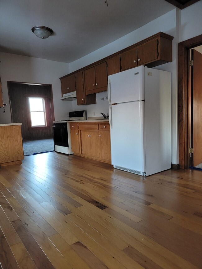 Kitchen - 2311 N New Franken Rd