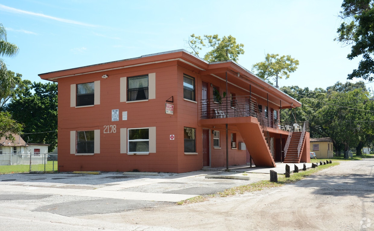 Building Photo - 2178 Oakley Ave S
