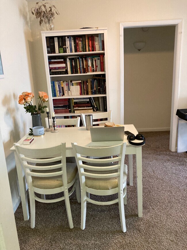 Dining - 2527 Hydraulic Rd