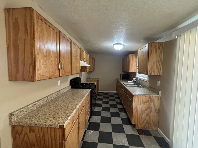 Foto del edificio - 8736 Aspen Ave