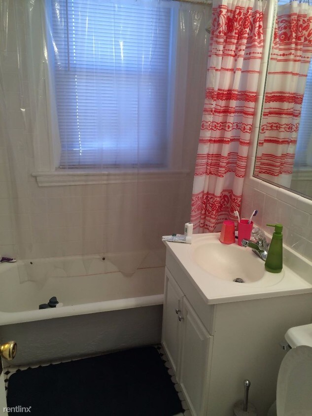 Primary Photo - 121 Park Dr