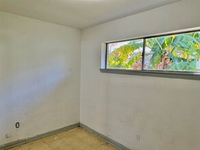 Building Photo - 404 James St