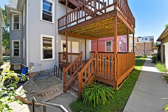 Foto del edificio - 322 W Wilson St