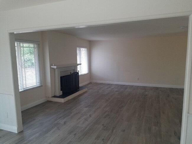 Building Photo - Single Story Home- Bonita!