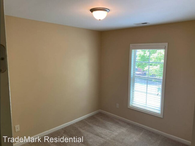 Building Photo - 3 br, 2.5 bath House - 2020 Highland Villa...