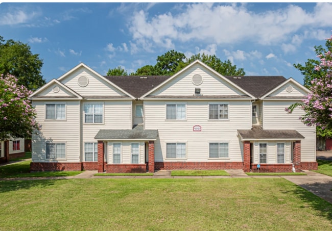 Building Photo - 2121 Lobdell Blvd