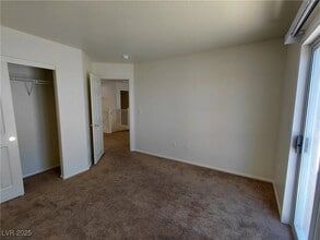 Building Photo - 452 Crocus Hill St