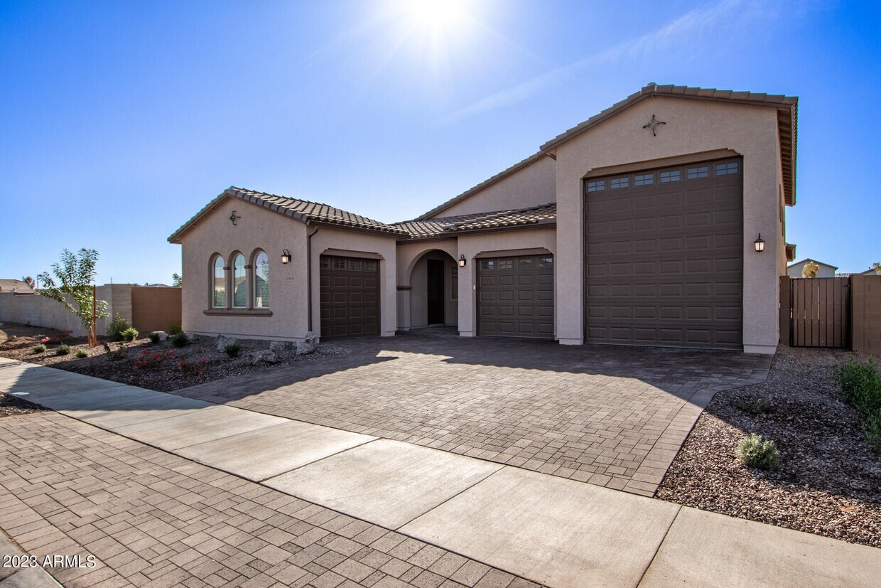 Foto principal - 21965 E Nightingale Dr