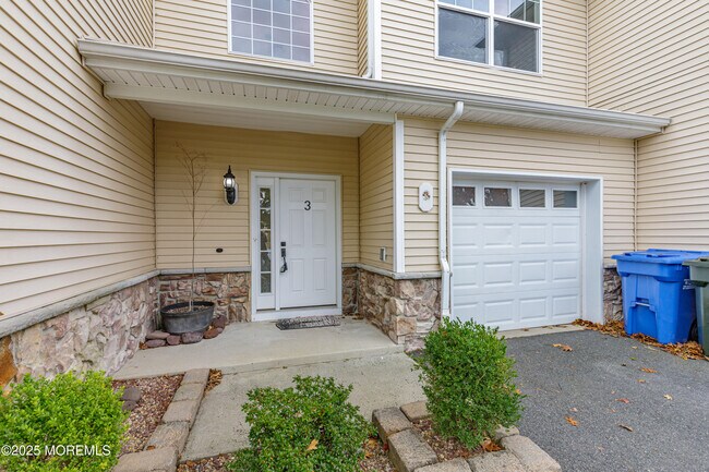 Building Photo - 100 Pine St