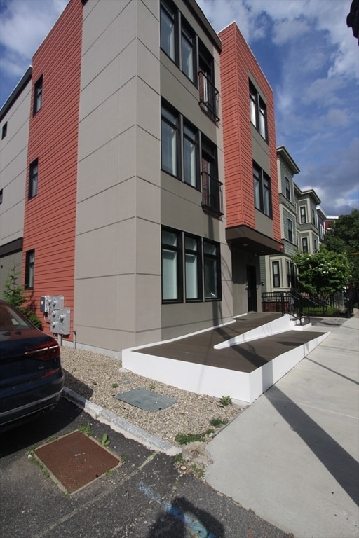 Building Photo - 160 Allston St