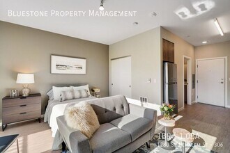 Building Photo - 1280 SE Nehalem St