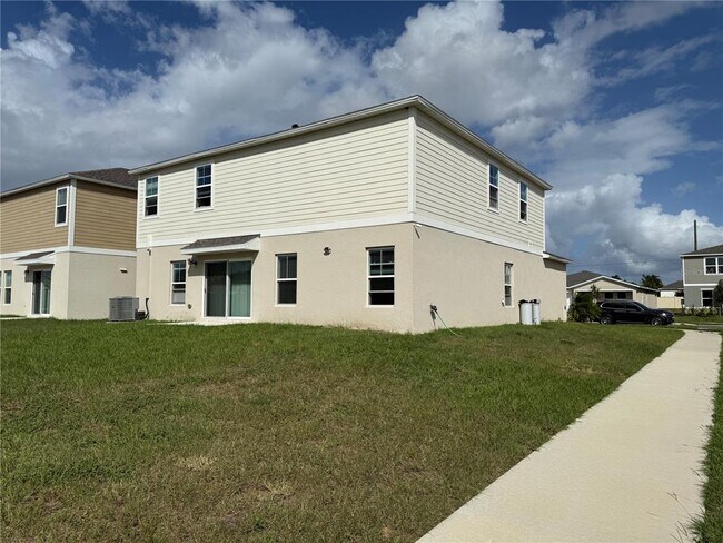 Foto del edificio - 3464 Dahlia Dr