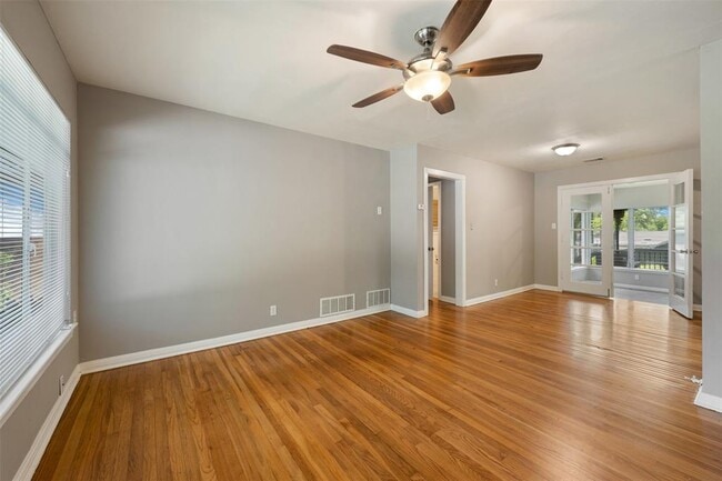 Building Photo - 2605 W 49th St