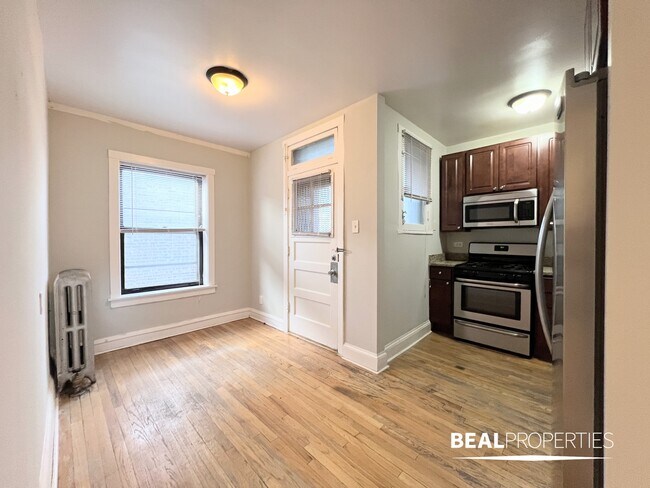 Foto del edificio - 4910 N Hoyne Ave