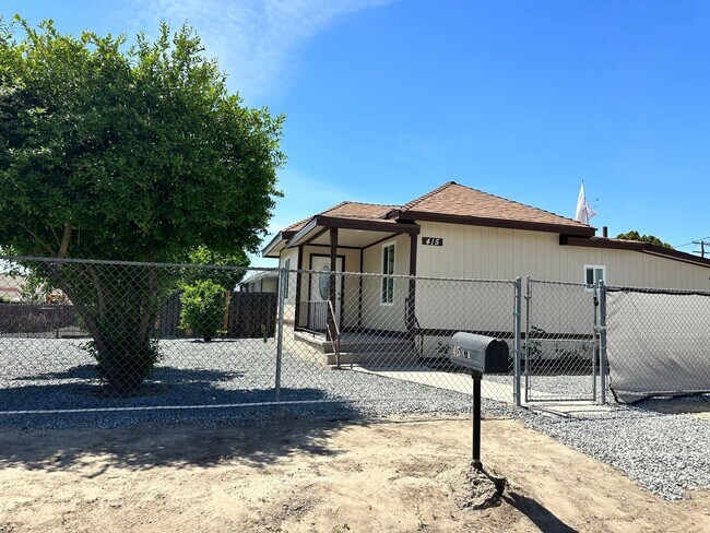 Foto del edificio - Updated Corner Lot Home – 2bd/2ba