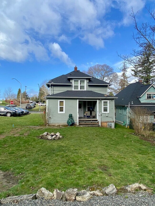 Building Photo - PRELEASE: 5 bdrm/2 bath on Laurel Park at WWU North Campus