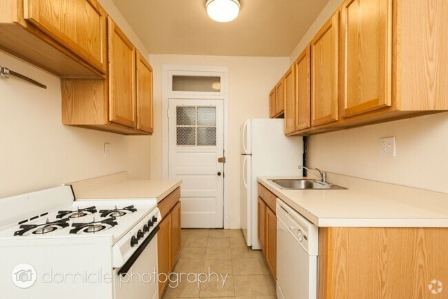 Building Photo - 1025 W Altgeld St
