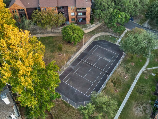 Building Photo - Move-In Special. Half off the 1st month’s rent