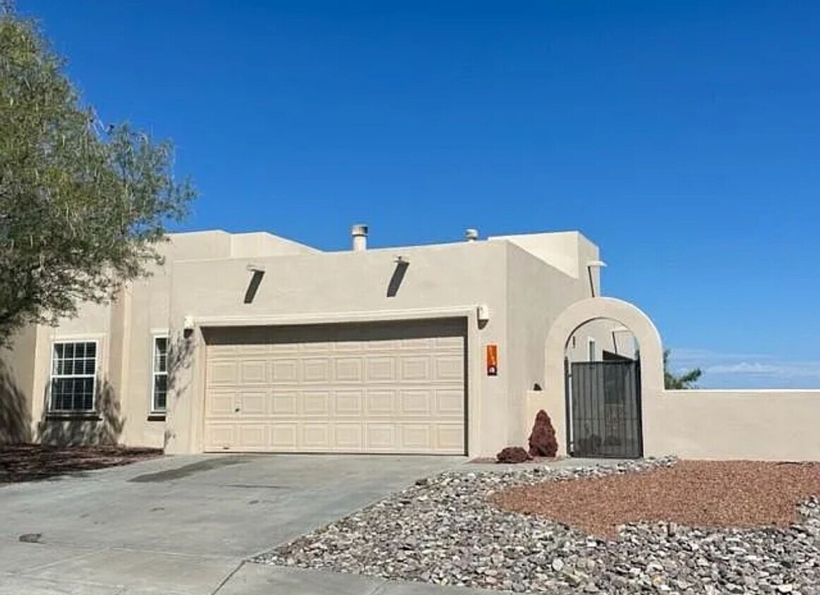 Foto principal - Adorable Towhhome Located off Foothills