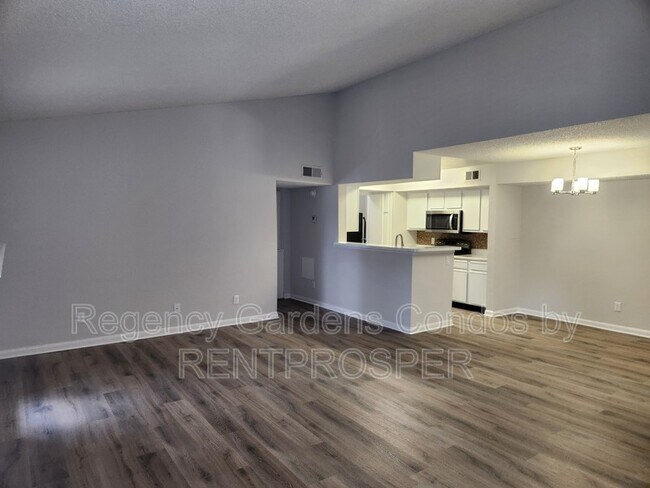 Foto del edificio - 5587 Devonbriar Way