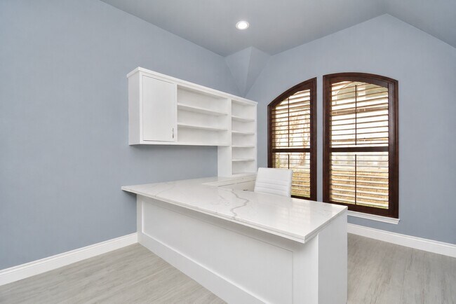 Building Photo - 173 Pinnacle Ridge Dr