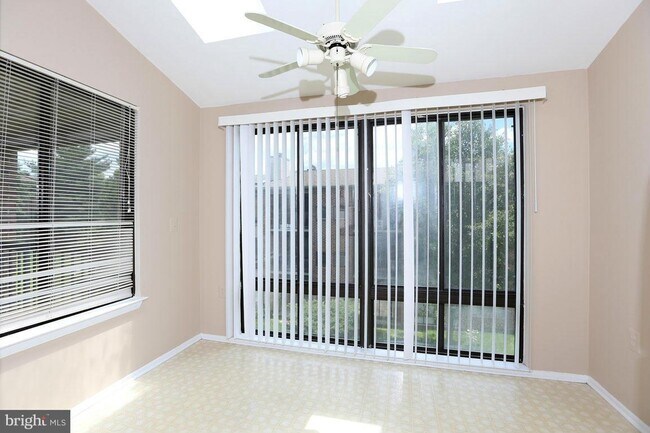 Foto del edificio - 18131 Chalet Dr