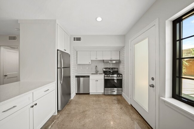 Building Photo - 520 Lovett Blvd