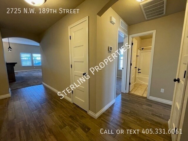 Foto del edificio - 2725 NW 189th St