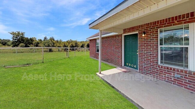Foto del edificio - 9904 Risky's Ranch Dr